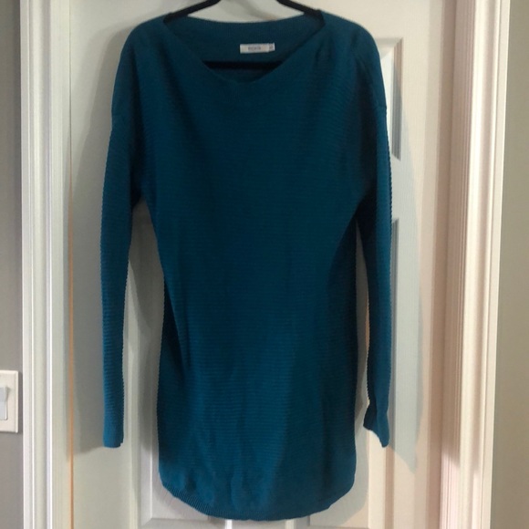 Ricki’s Sweater - Picture 1 of 2